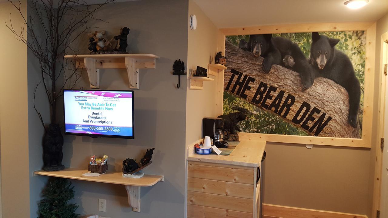 Bear Cove Inn Saint Ignace Exterior foto