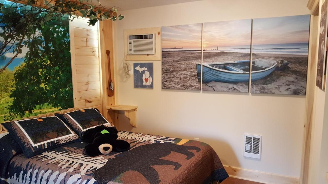 Bear Cove Inn Saint Ignace Exterior foto